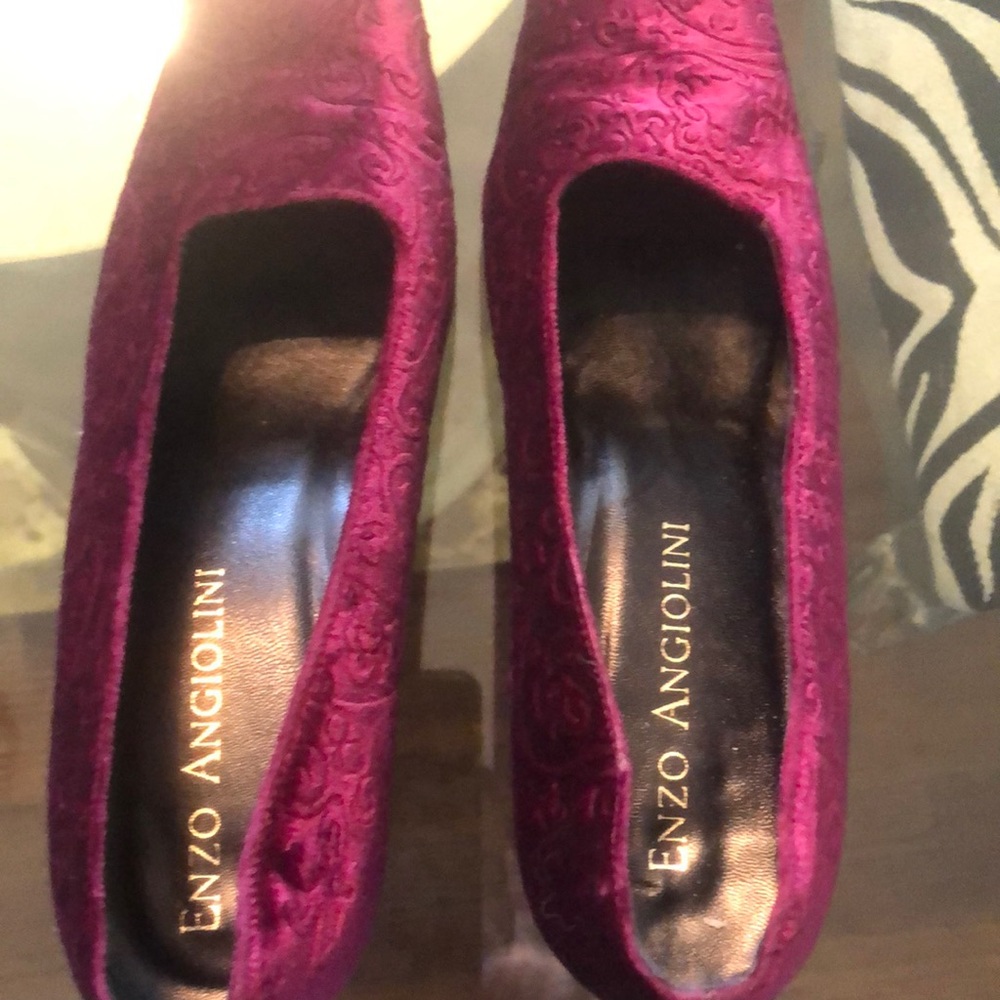 Enzo Angiolini size 9 1/2 Medium with 1 1/2 inch heel.